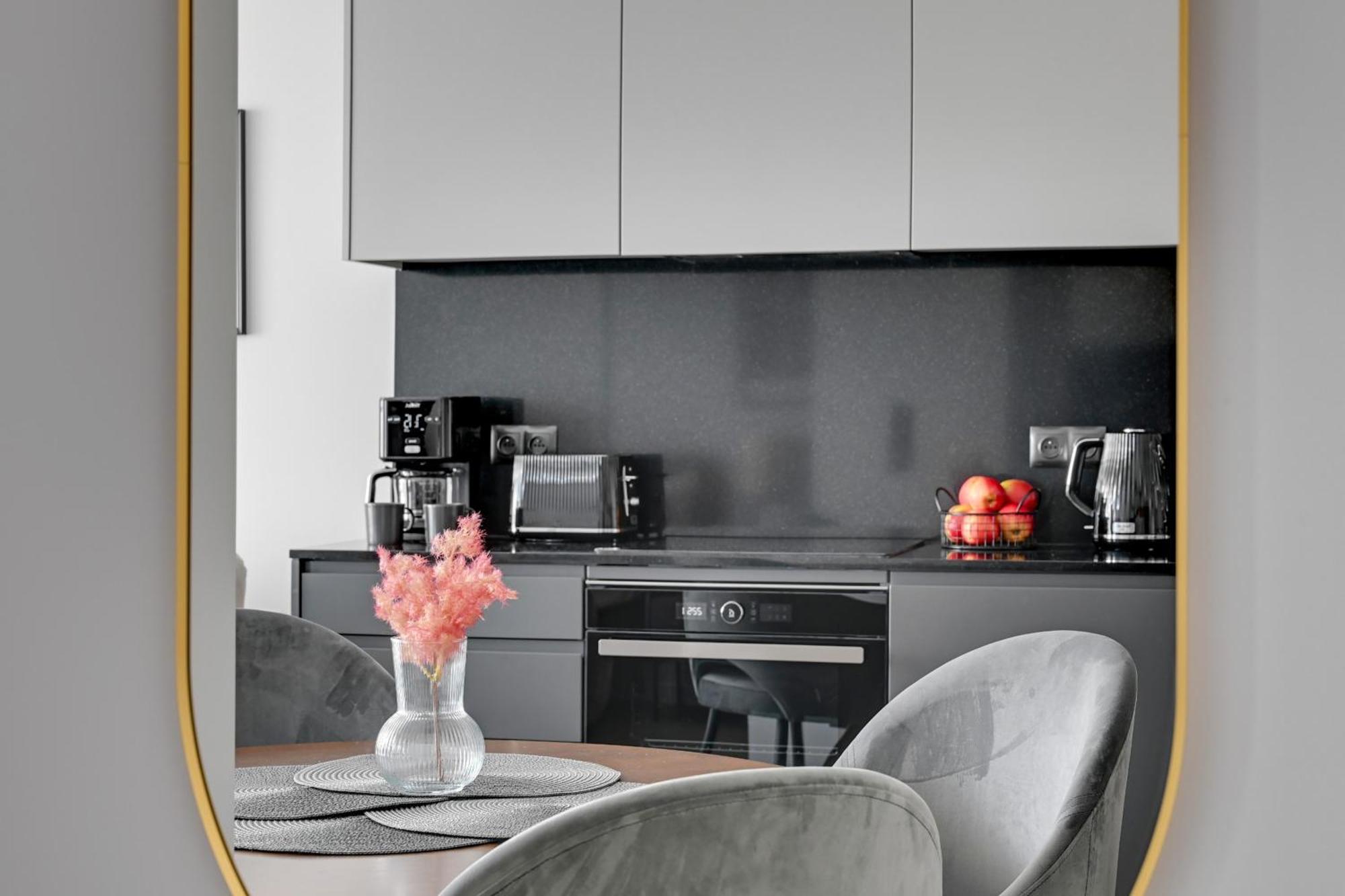 Scala 60K City Center Apartments With Parking By Lion Apartments Gdansk Exterior photo